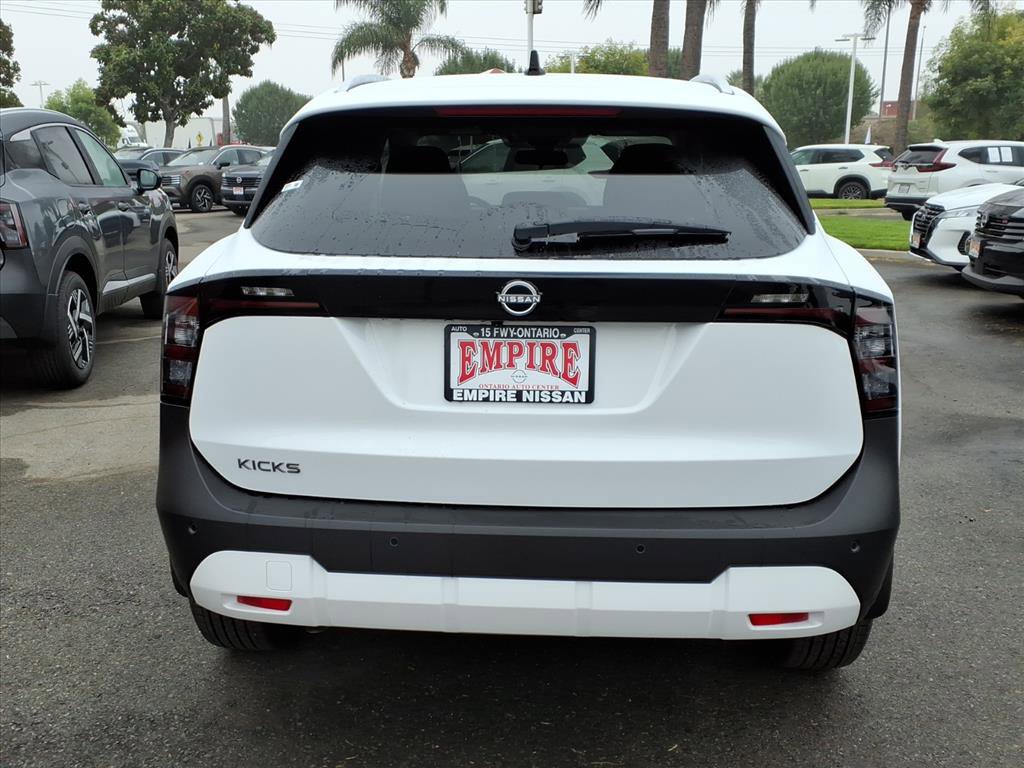 2026 Nissan Kicks SV photo 2