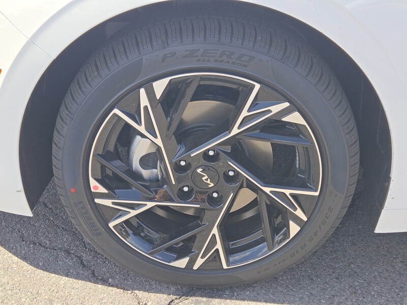 2025 Kia K5 GT-Line photo 5