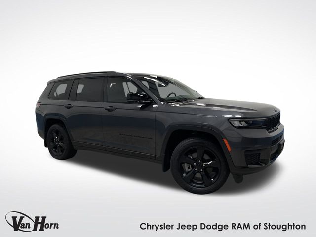 Used 2023 Baltic Gray Metallic Clearcoat Jeep Altitude image 1
