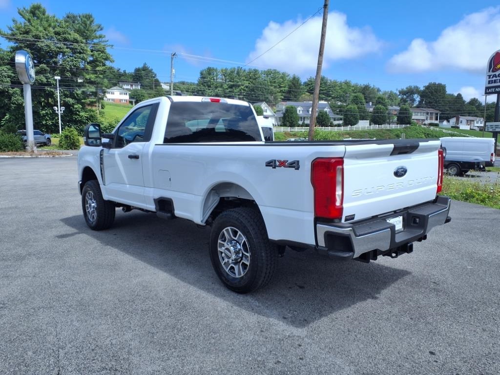 2025 Ford F-350 XLT photo 3
