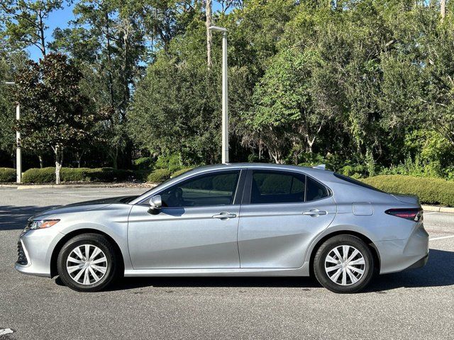 2022 Toyota Camry Hybrid LE photo 2