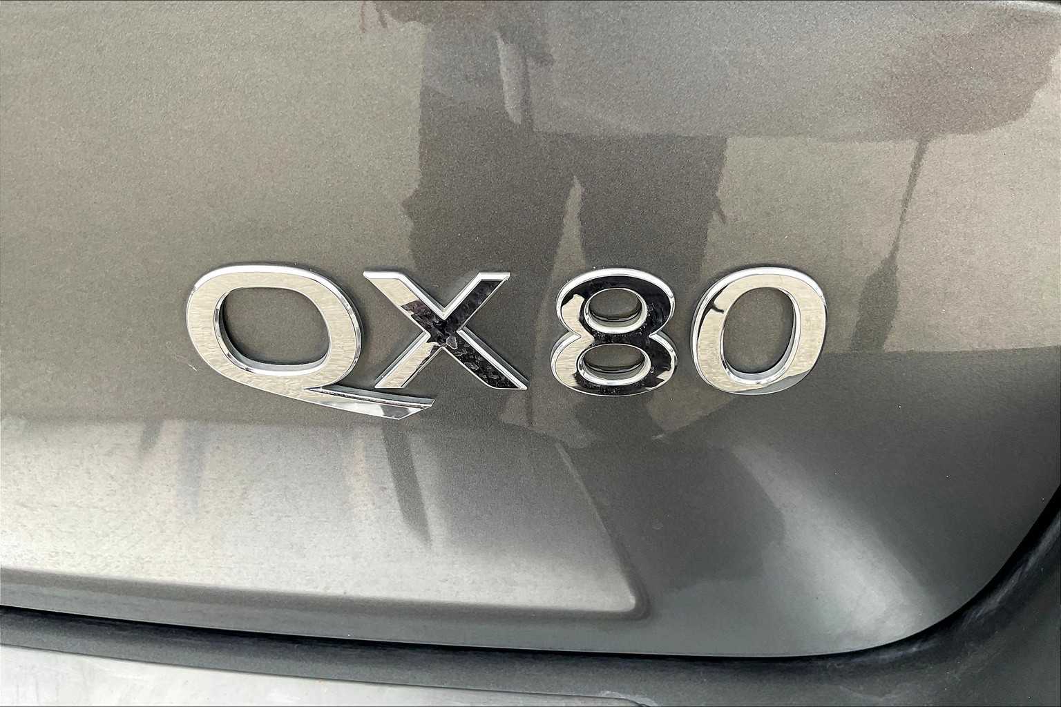 2019 Infiniti QX80 Luxe photo 9