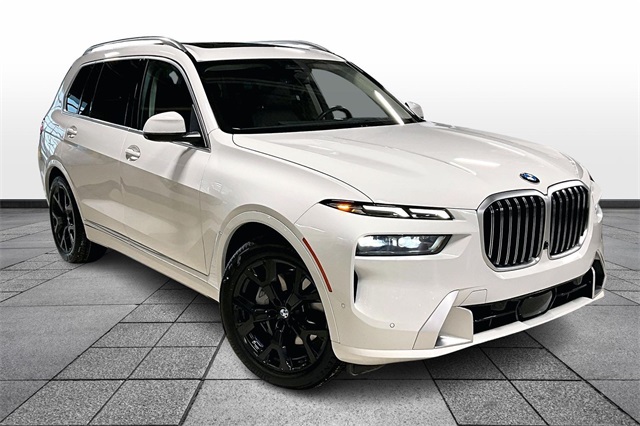 2023 BMW X7 40i's photo