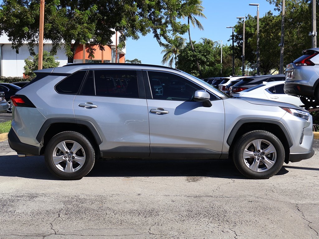 2022 Toyota RAV4 XLE photo 9
