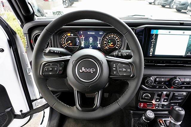 New 2025 Bright White Clear-Coat Exterior Paint Jeep Rubicon image 25