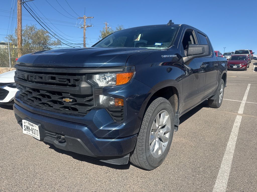 2023 Chevrolet Silverado 1500 Custom photo 2