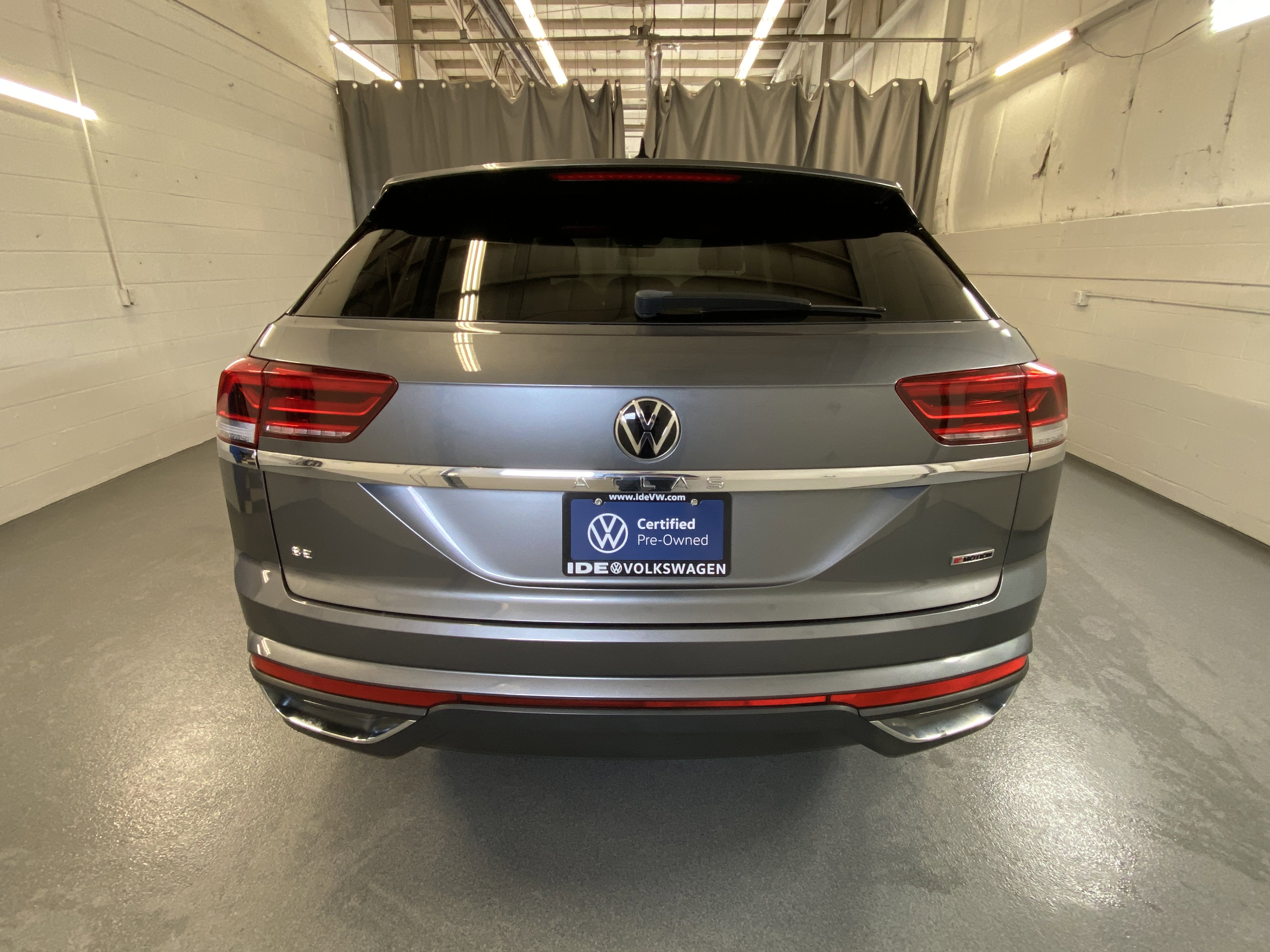 2021 Volkswagen Atlas Cross Sport SE photo 2
