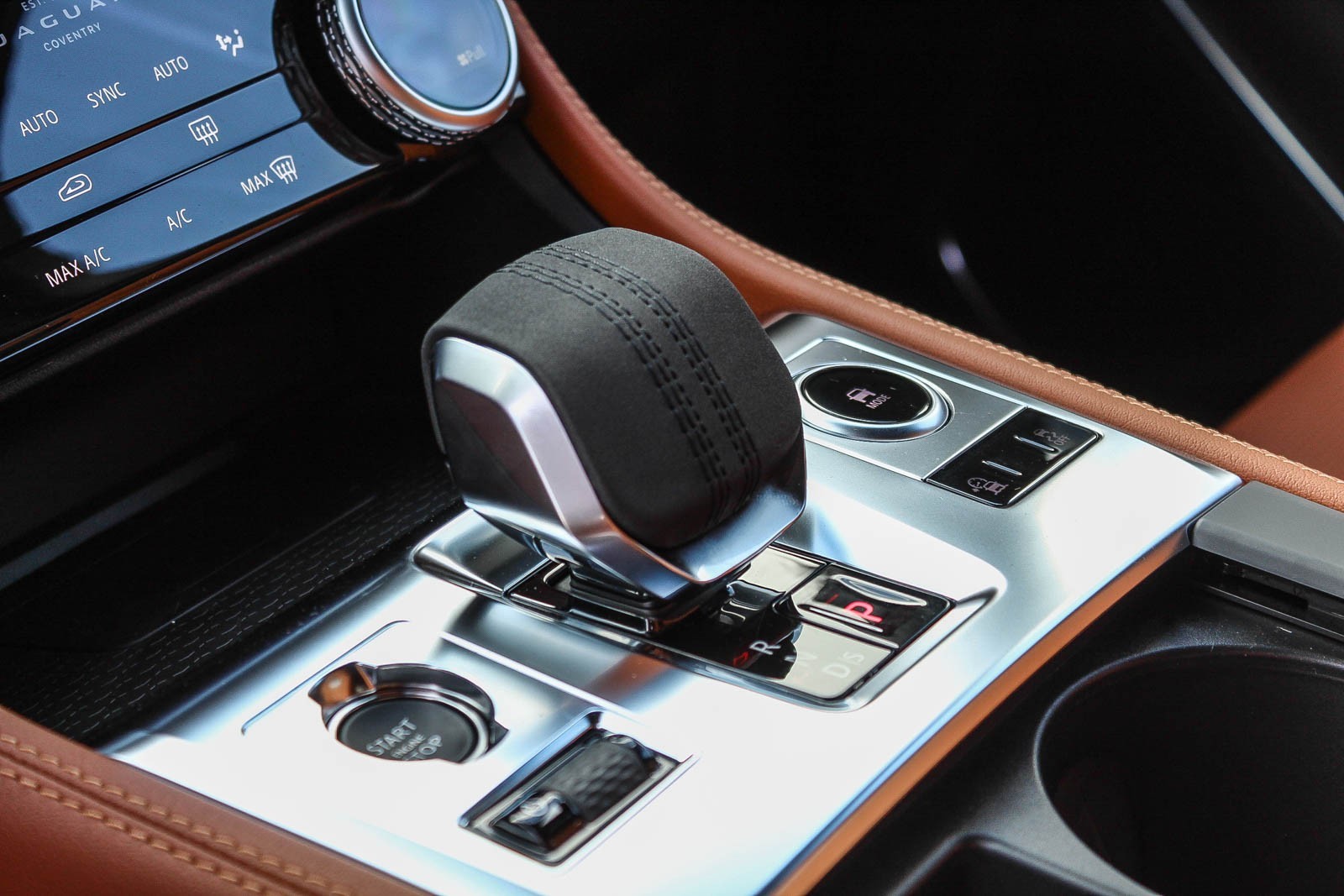 2024 Jaguar F-PACE P250 R-Dynamic S photo 16