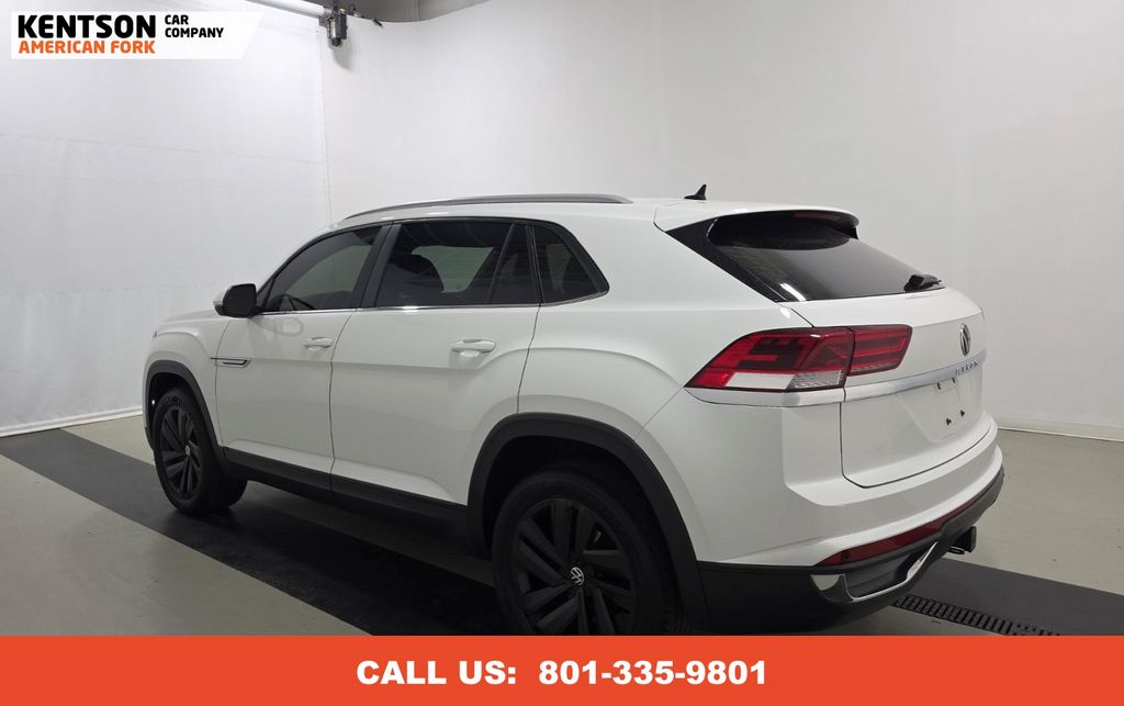 2022 Volkswagen Atlas Cross Sport V6 SE Technology photo 3