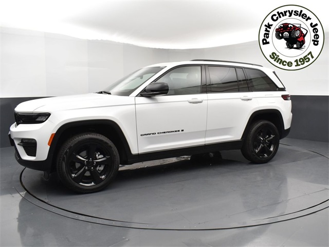 2025 Jeep Grand Cherokee Limited photo 3