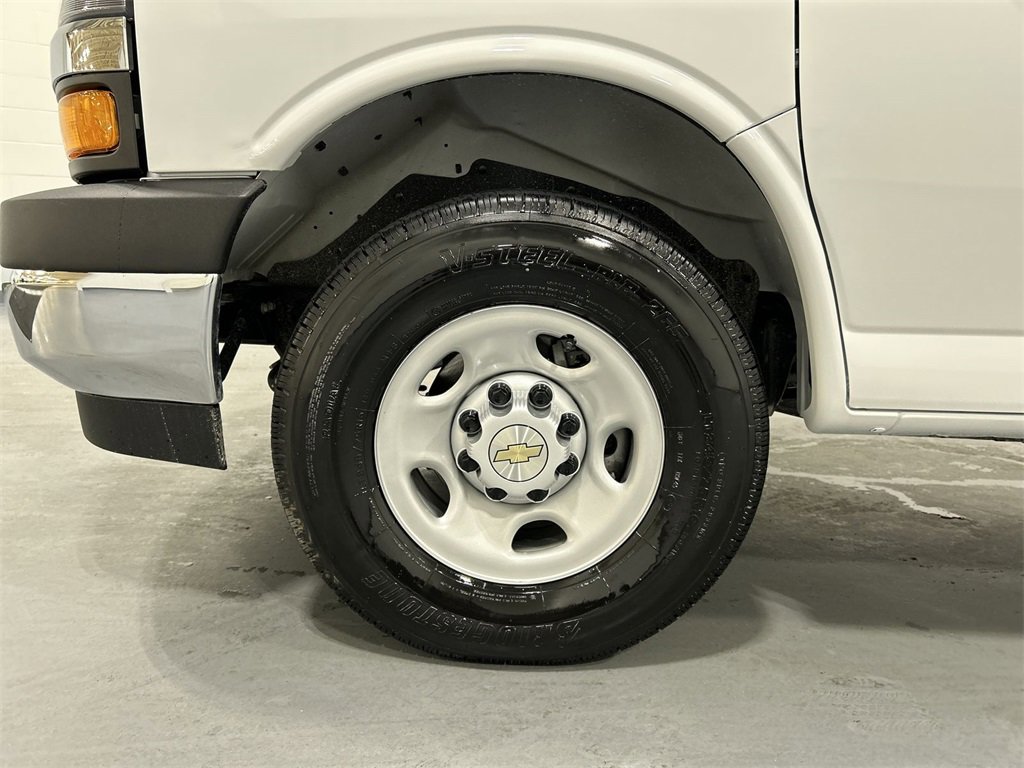 2025 Chevrolet Express Cargo 2500 photo 14