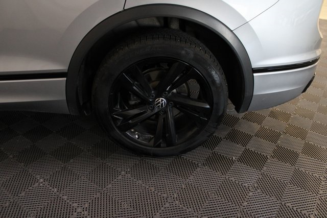 2023 Volkswagen Tiguan SE R-Line Black photo 9