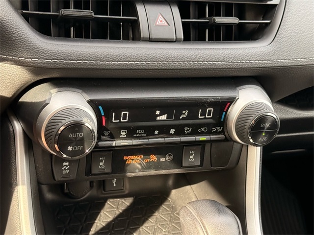 2021 Toyota RAV4 Hybrid XLE photo 18
