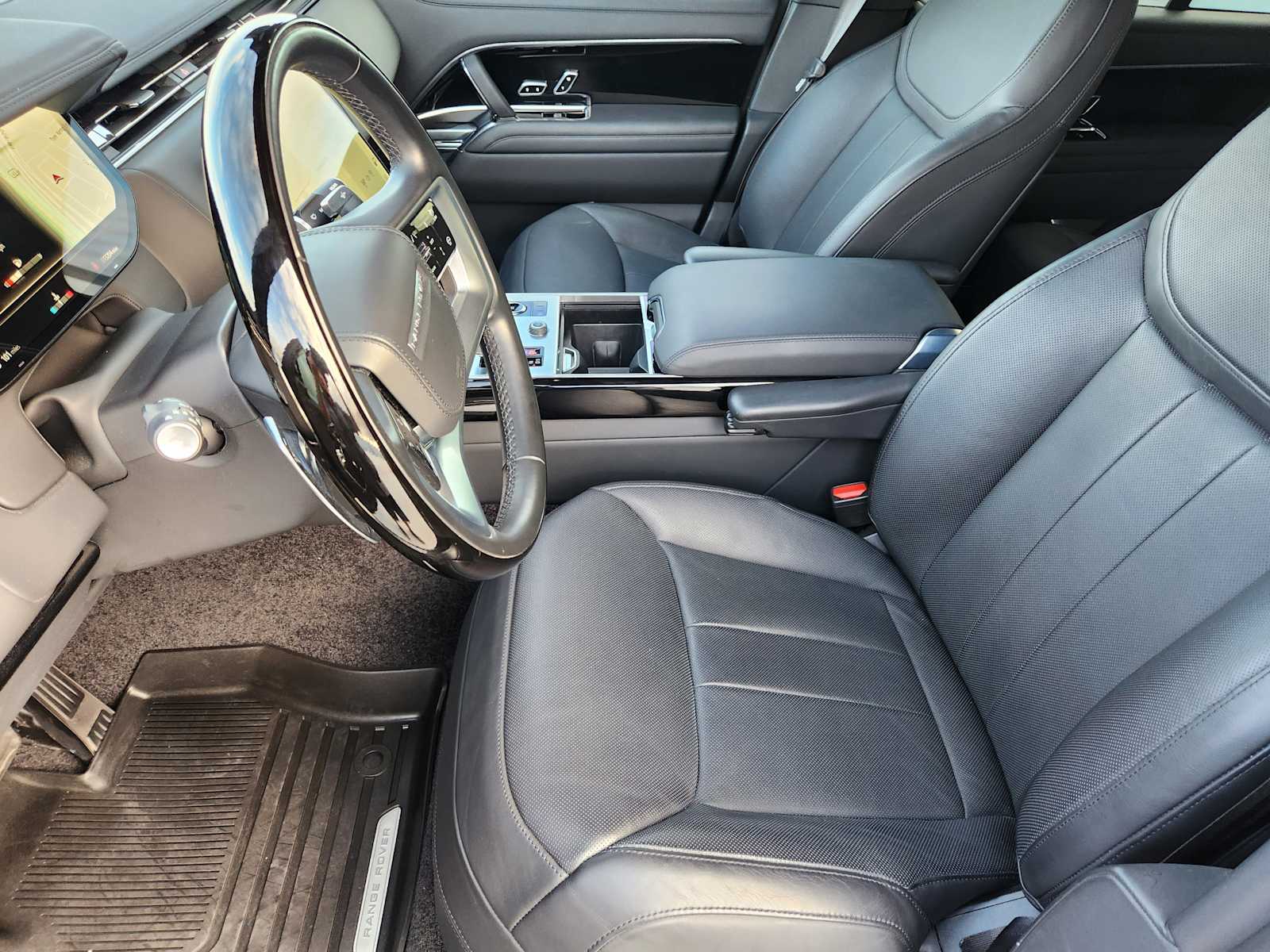 2023 Land Rover Range Rover SE photo 11