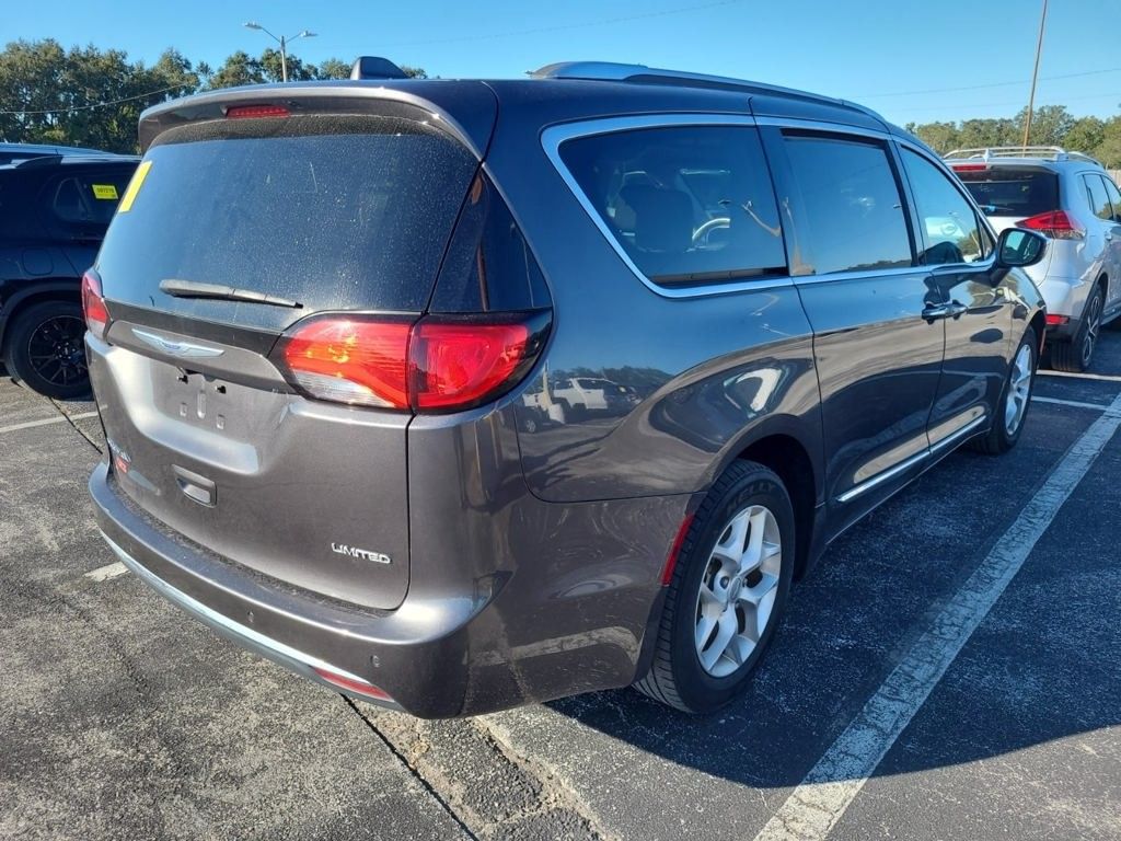 2020 Chrysler Pacifica Limited photo 2
