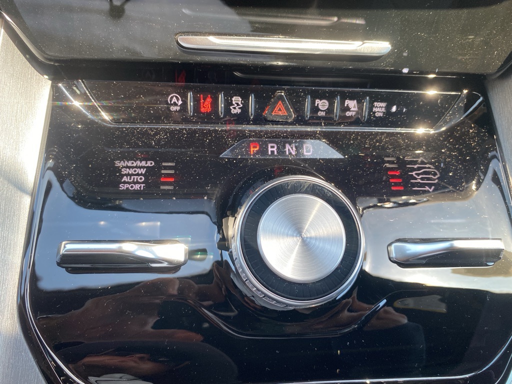 2025 Jeep Wagoneer L Series III photo 23