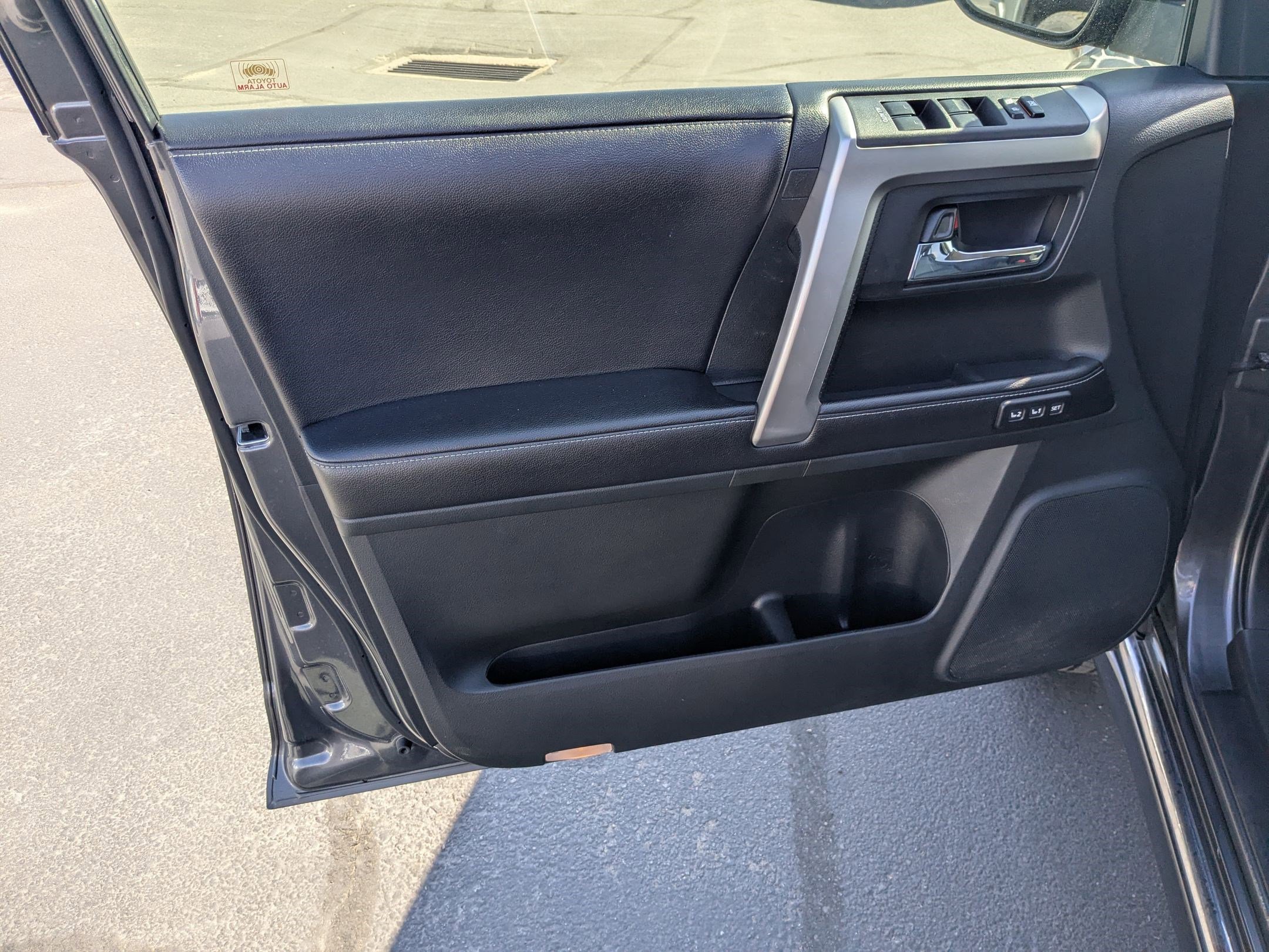 2016 Toyota 4Runner Limited photo 10