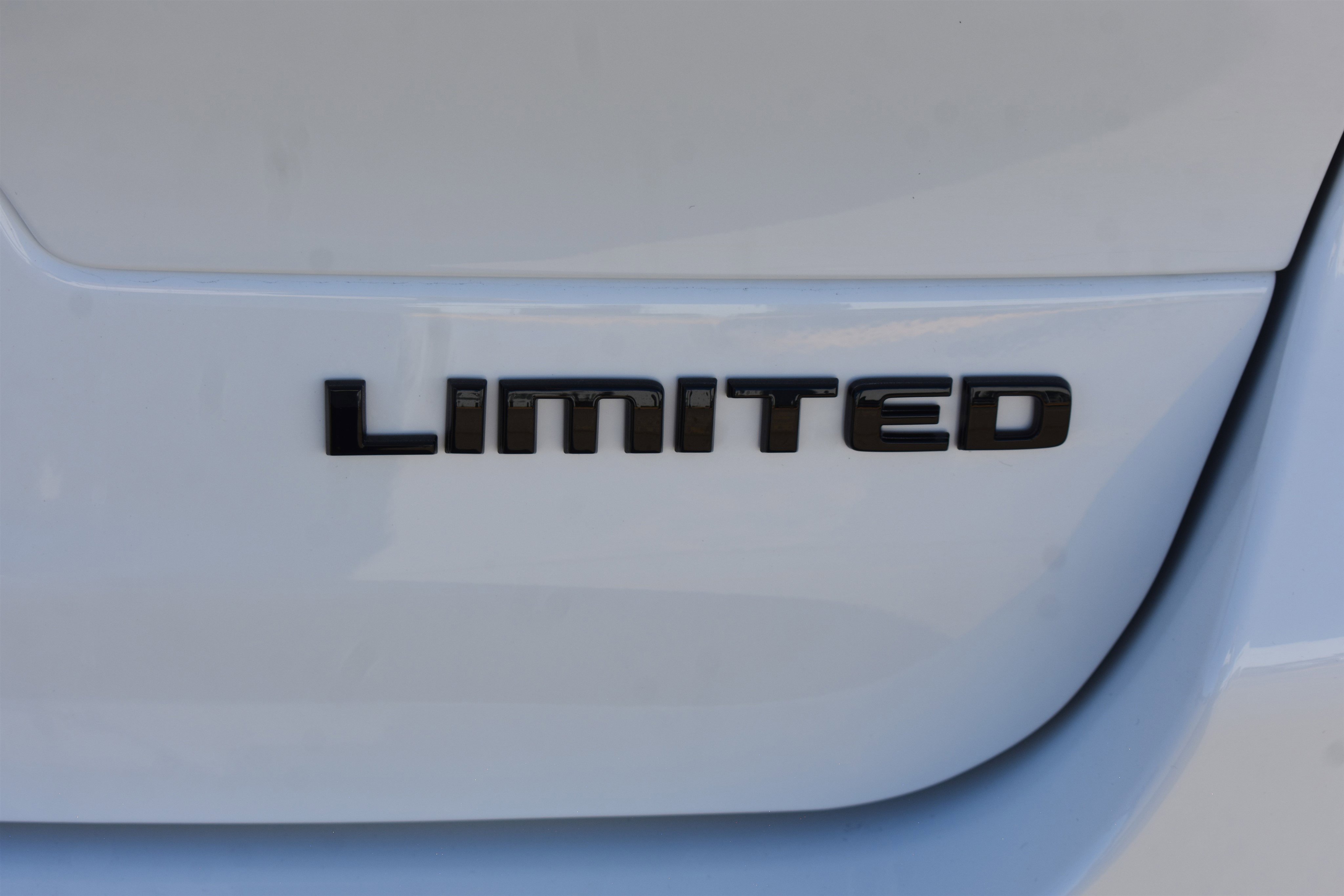 2025 Jeep Grand Cherokee Limited photo 2