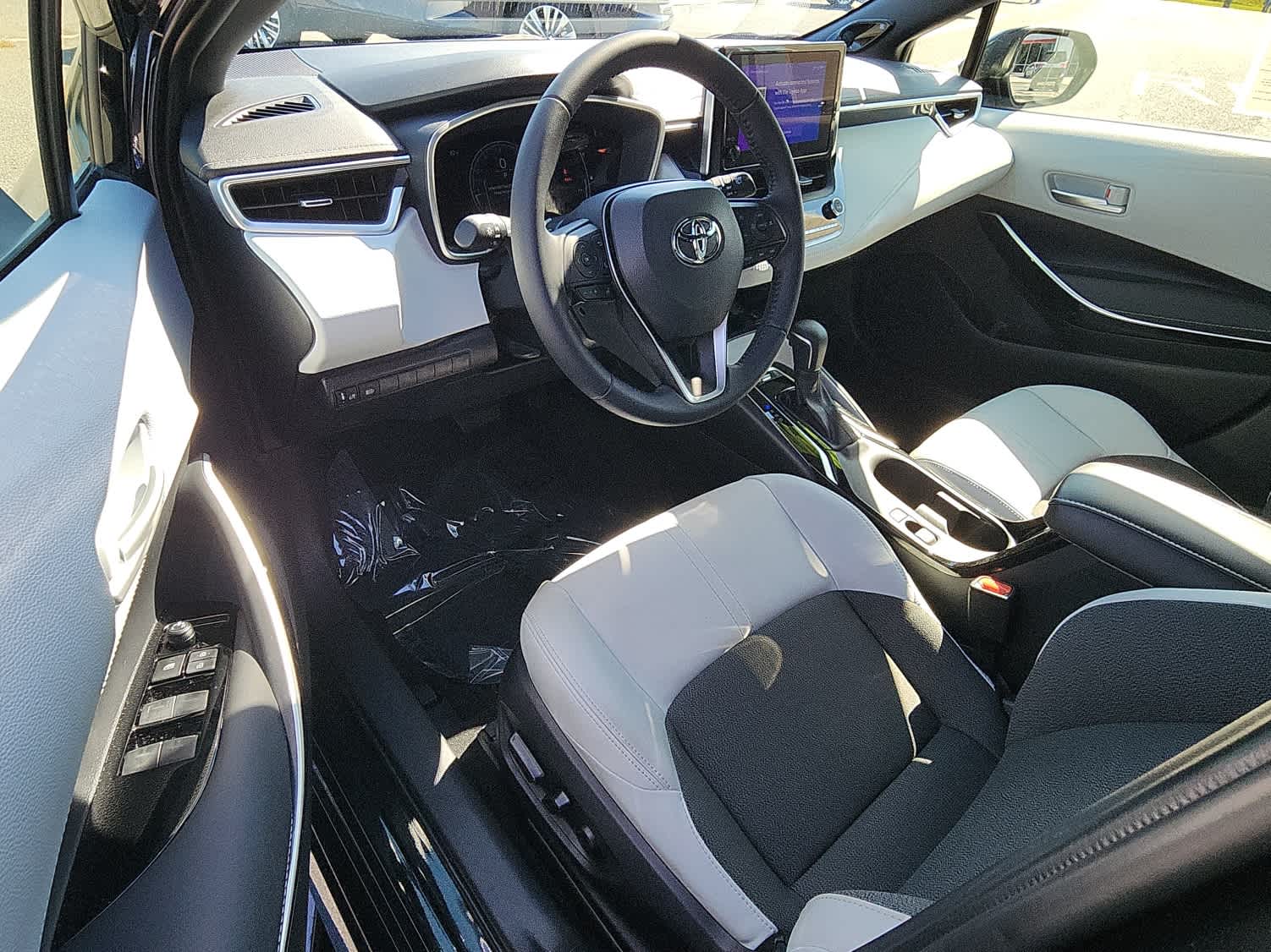 2025 Toyota Corolla XSE photo 6