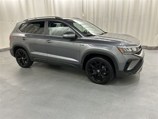 2022 Volkswagen Taos SE's photo