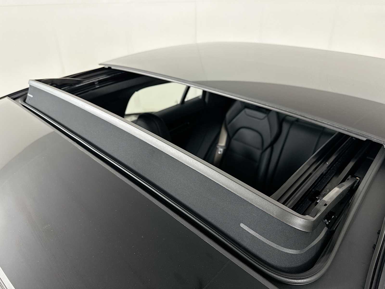 2025 Porsche Panamera Turbo E-Hybrid photo 19