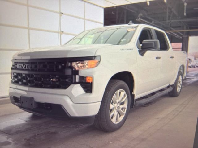 2023 Chevrolet Silverado 1500 Custom photo 2