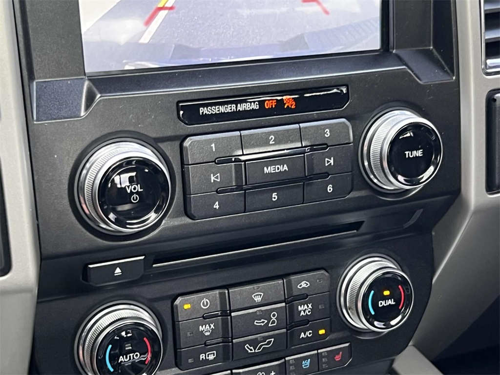 2017 Ford F-150 Lariat photo 27
