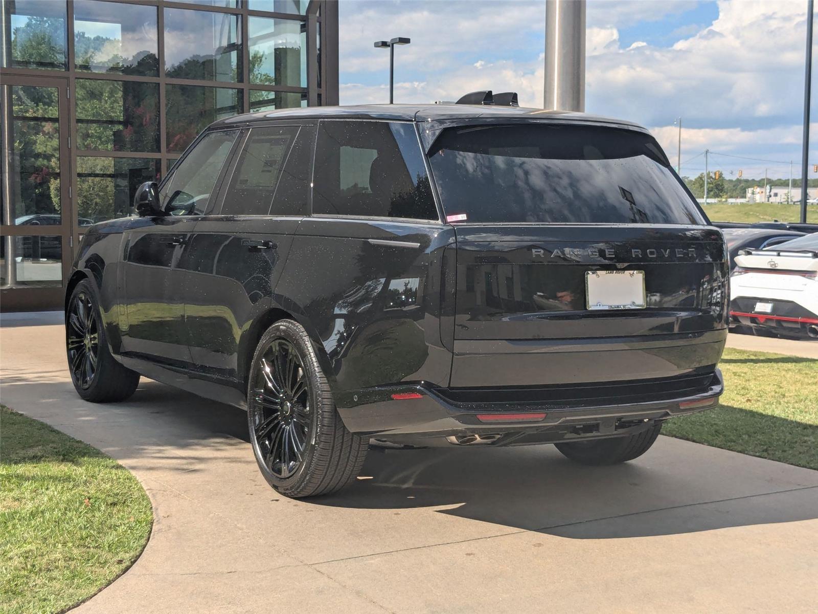 2025 Land Rover Range Rover SE photo 2