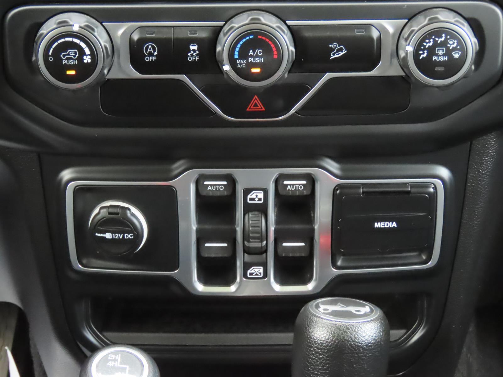 2018 Jeep Wrangler Unlimited Sport S photo 4