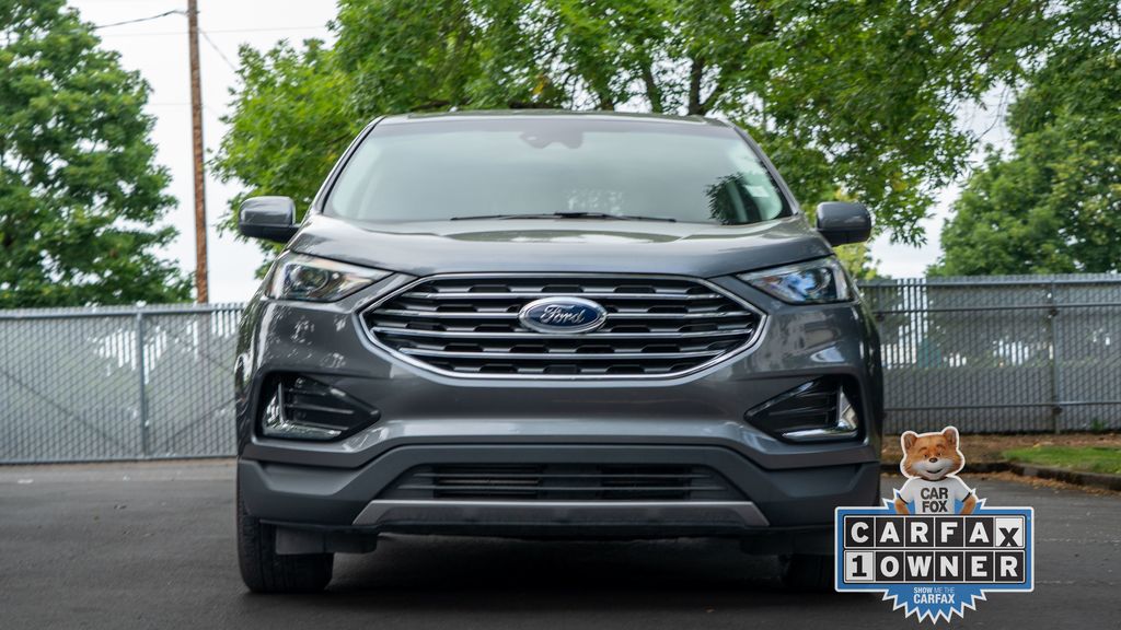 2022 Ford Edge SEL photo 2