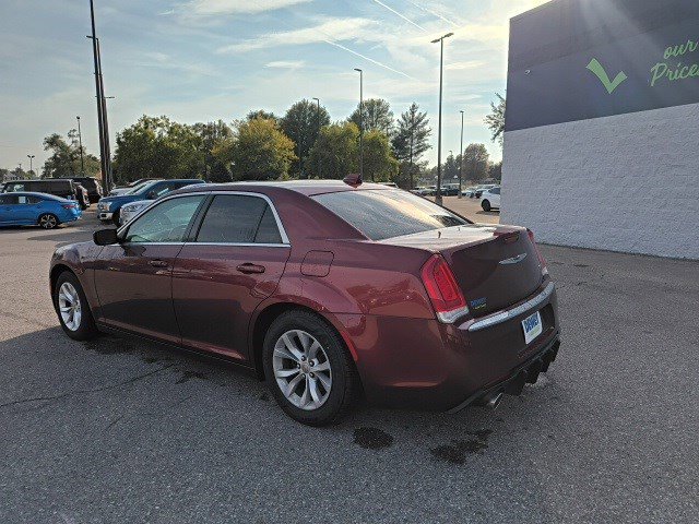 2016 Chrysler 300 Limited photo 3