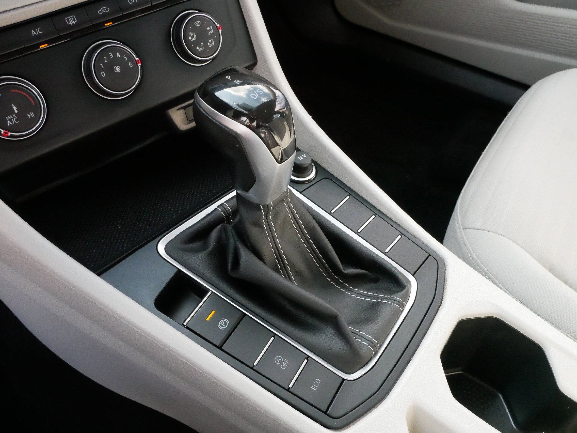 2022 Volkswagen Jetta S photo 19