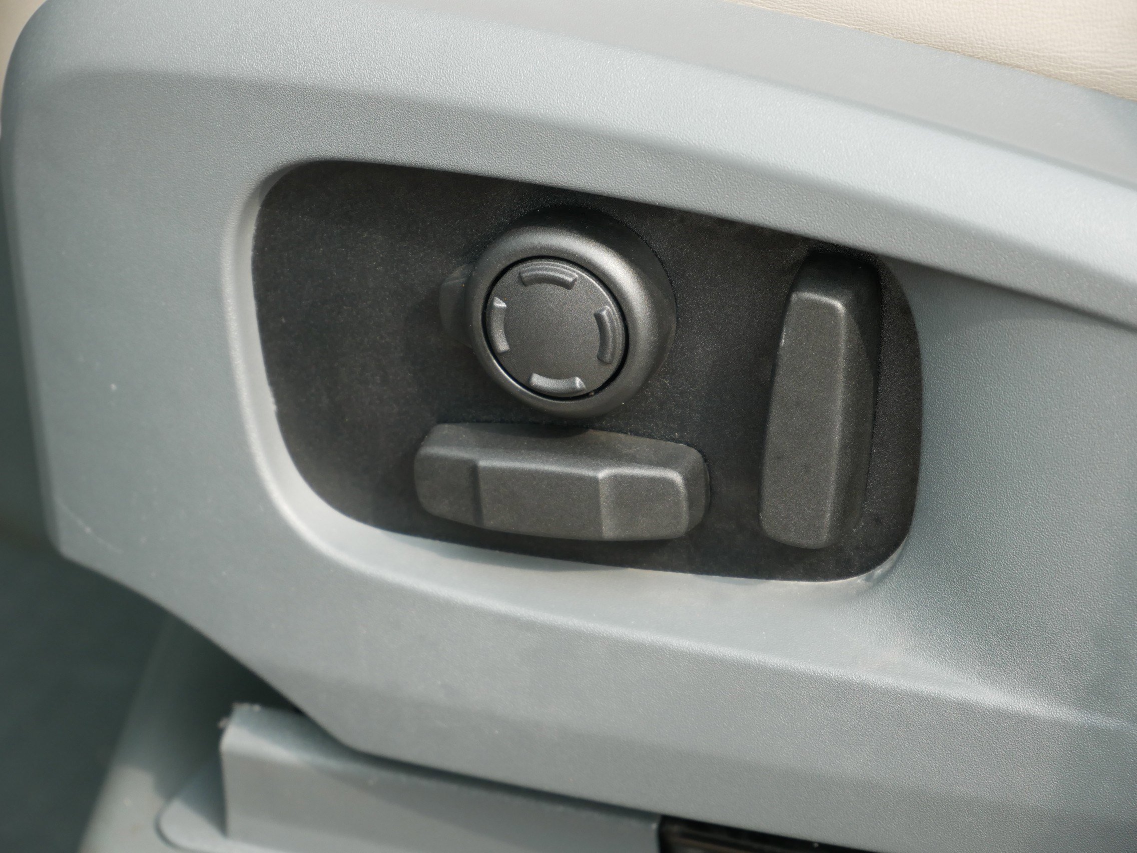 2020 Land Rover Defender HSE photo 13