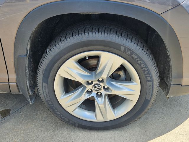 2017 Toyota Highlander Limited photo 2