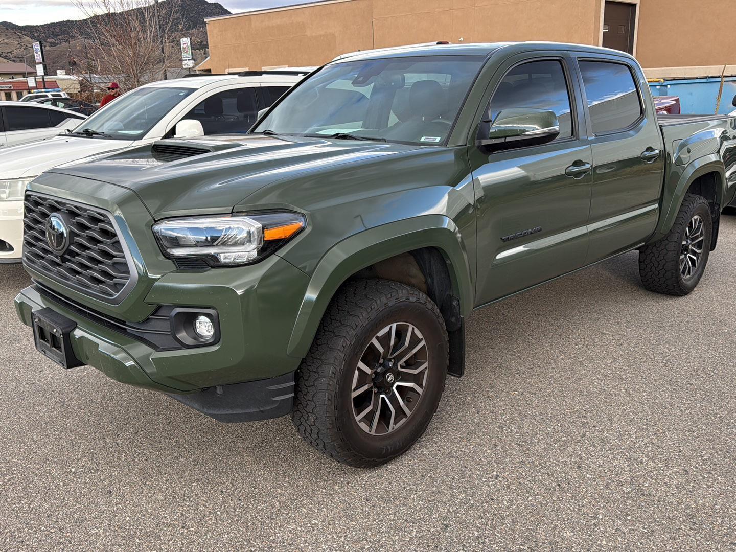 2021 Toyota Tacoma TRD Sport photo 2