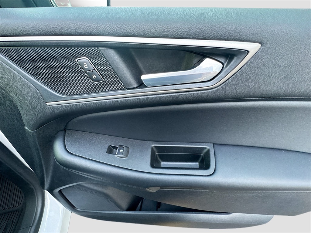 2022 Ford Edge SEL photo 33