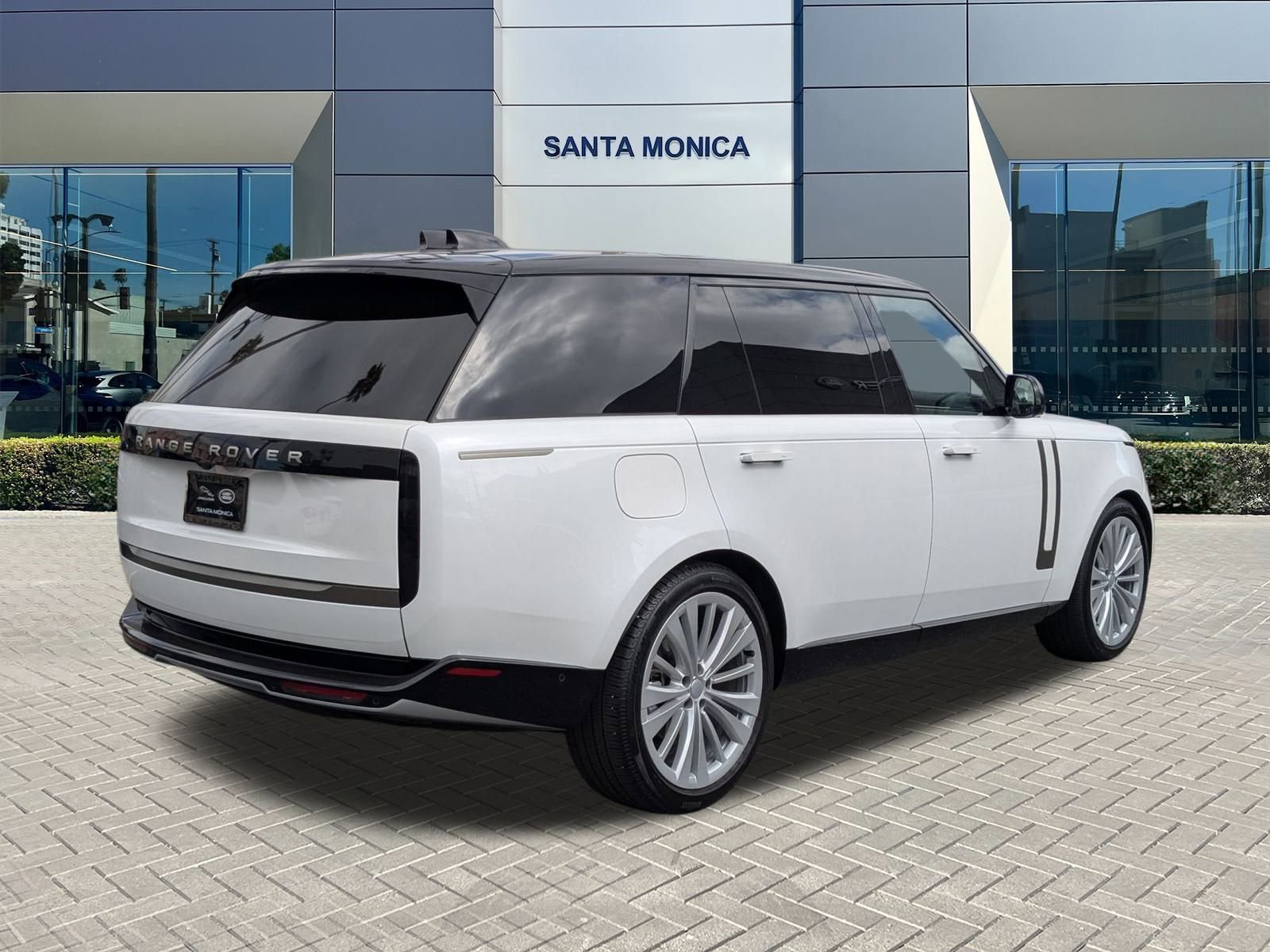 2025 Land Rover Range Rover SE photo 5