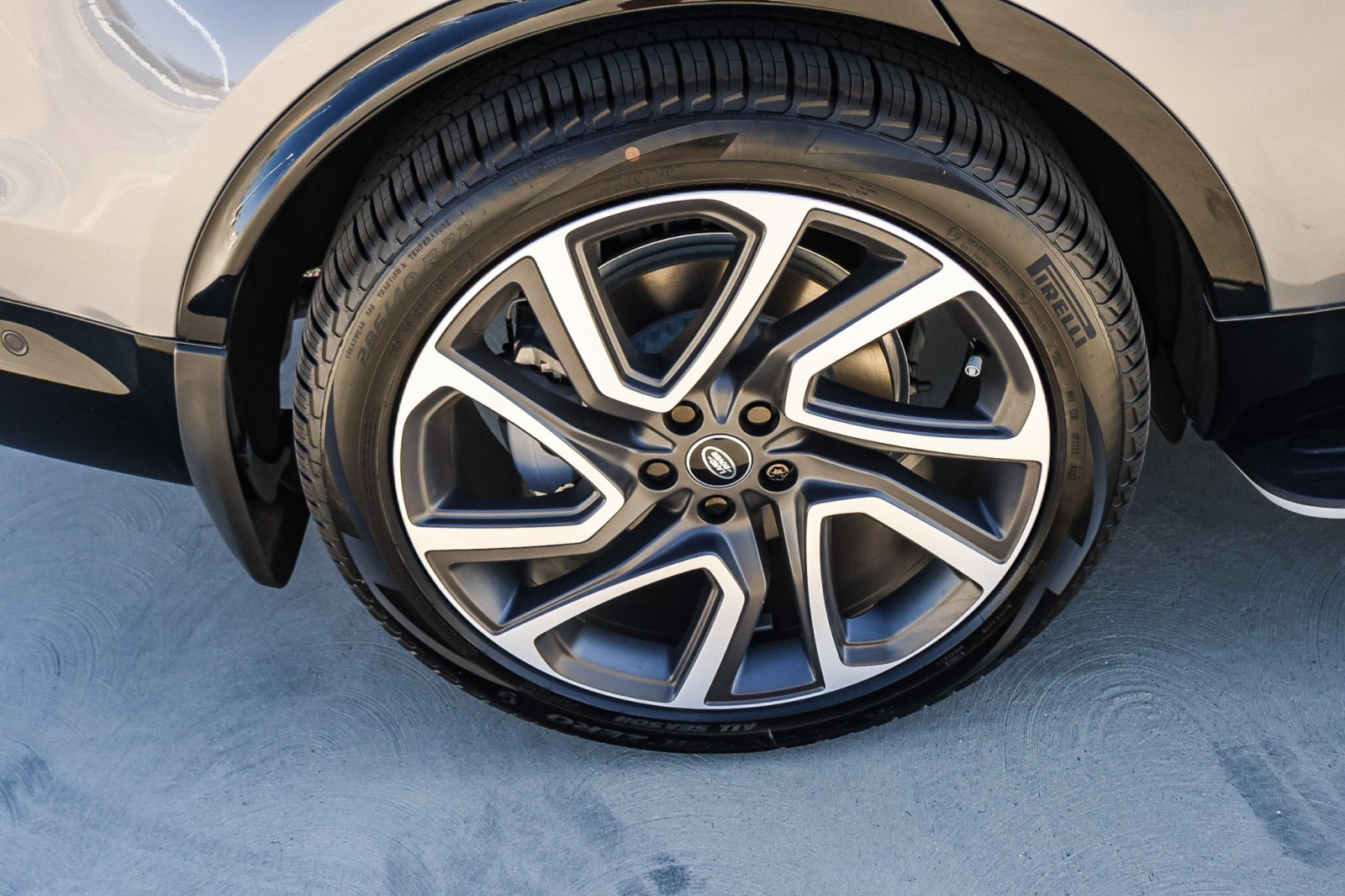 2025 Land Rover Discovery SE photo 11