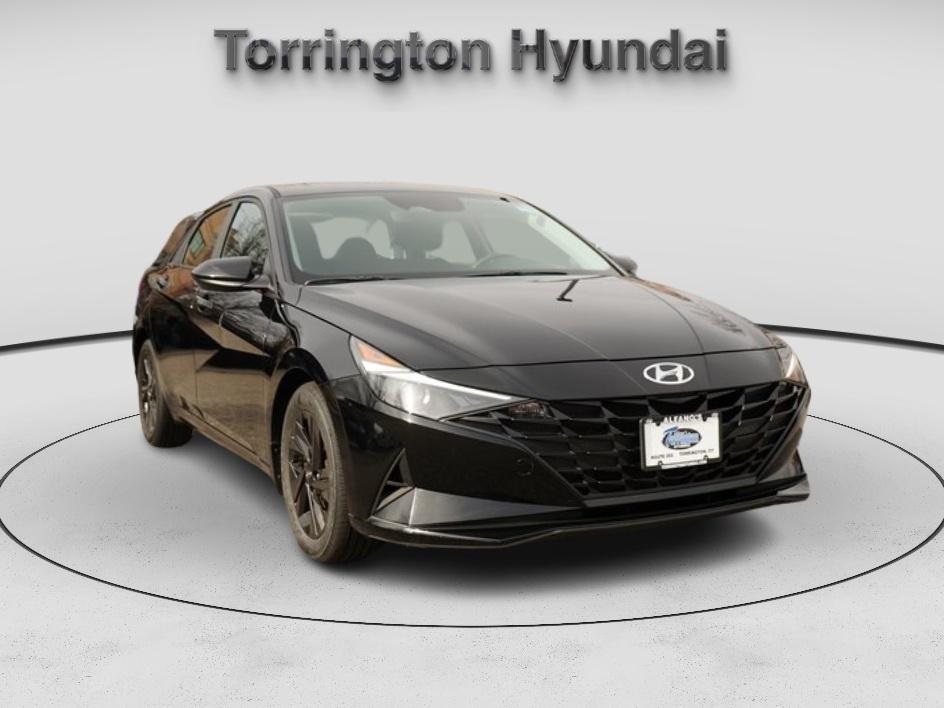 2022 Hyundai Elantra SEL's photo