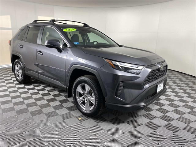 2025 Toyota RAV4 XLE's photo
