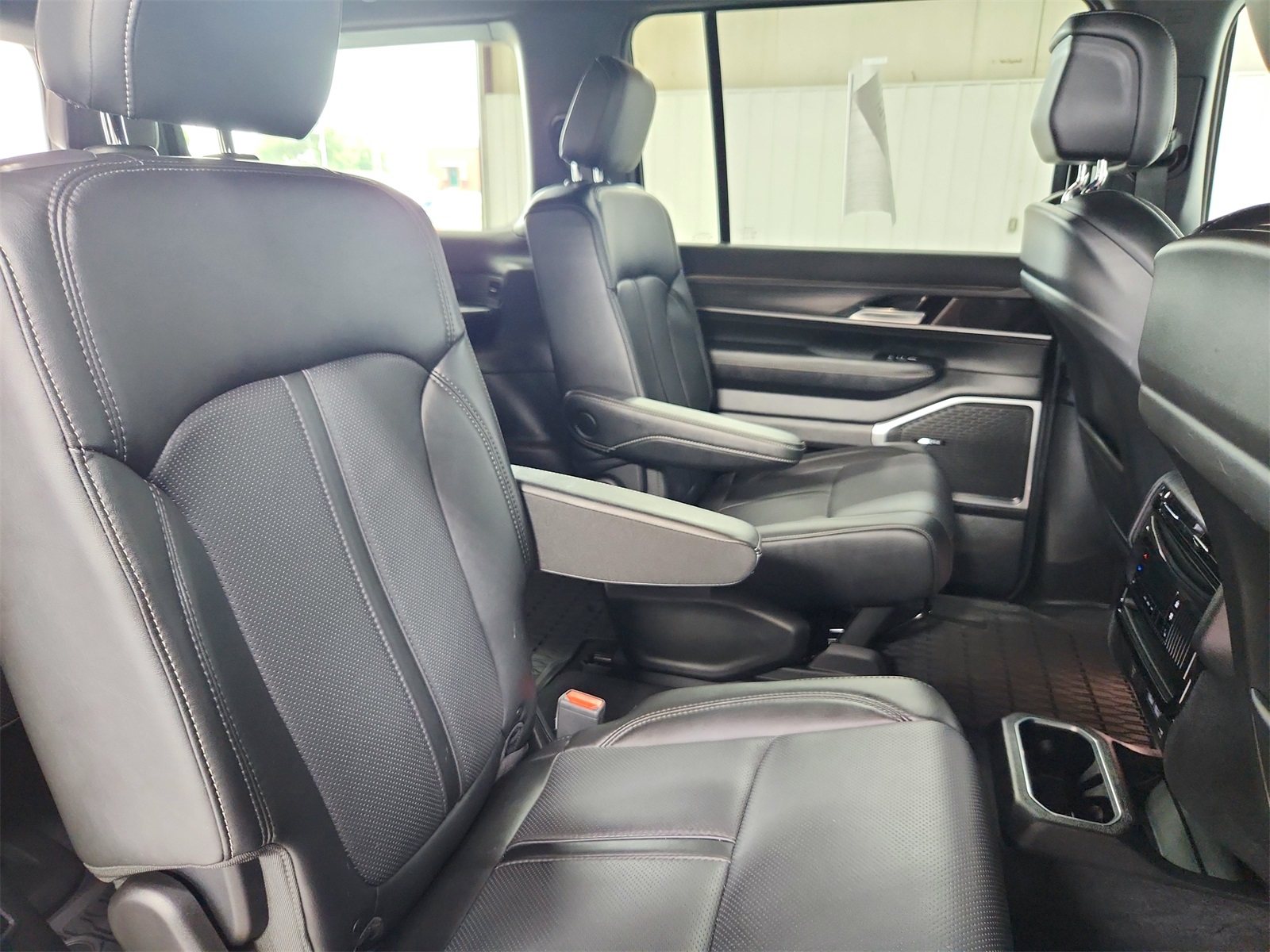 2024 Jeep Wagoneer Series II photo 47