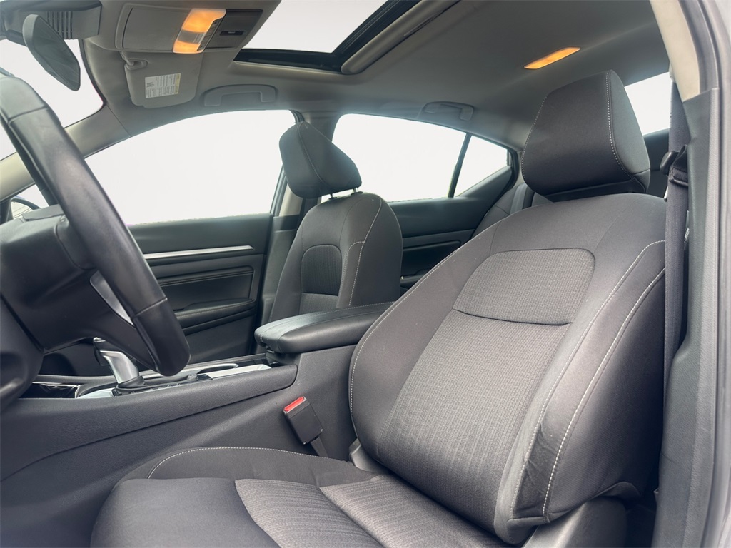 2022 Nissan Altima 2.5 SV photo 9