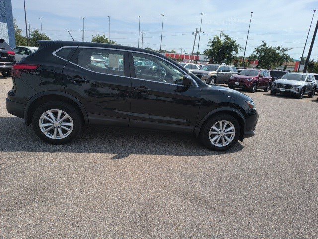 2018 Nissan Rogue Sport S photo 6