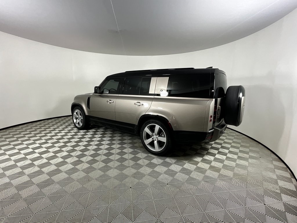 2023 Land Rover Defender 130 X-Dynamic SE photo 3