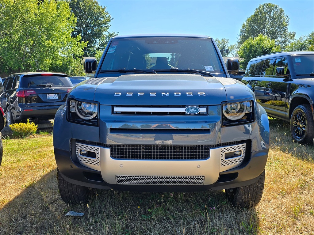 2025 Land Rover Defender 110 S photo 3