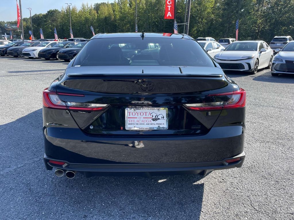 2025 Toyota Camry Hybrid SE photo 3