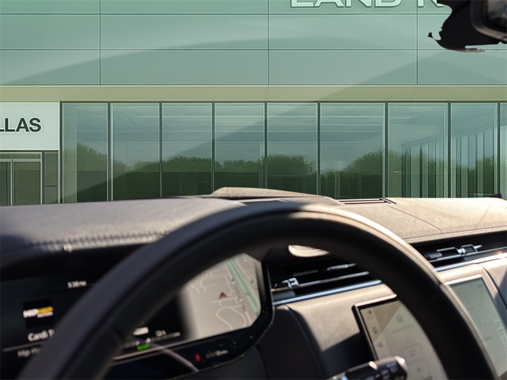 2025 Land Rover Range Rover SE photo 13