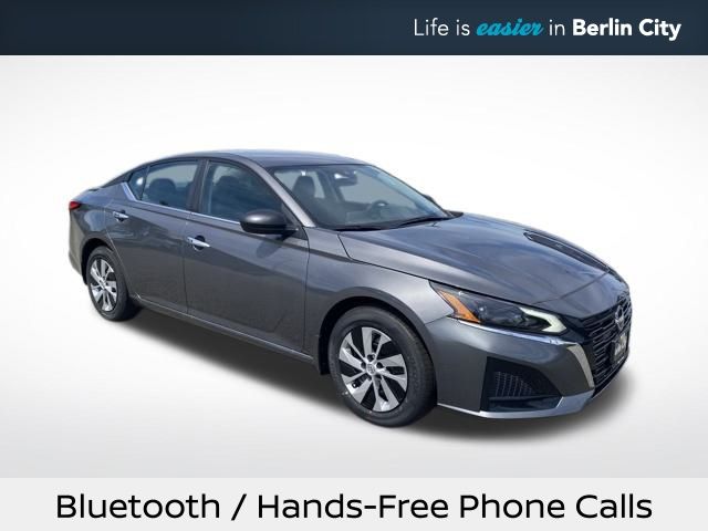 2025 Nissan Altima S's photo