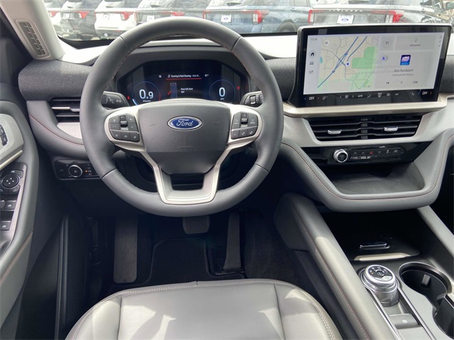 2025 Ford Explorer photo 4