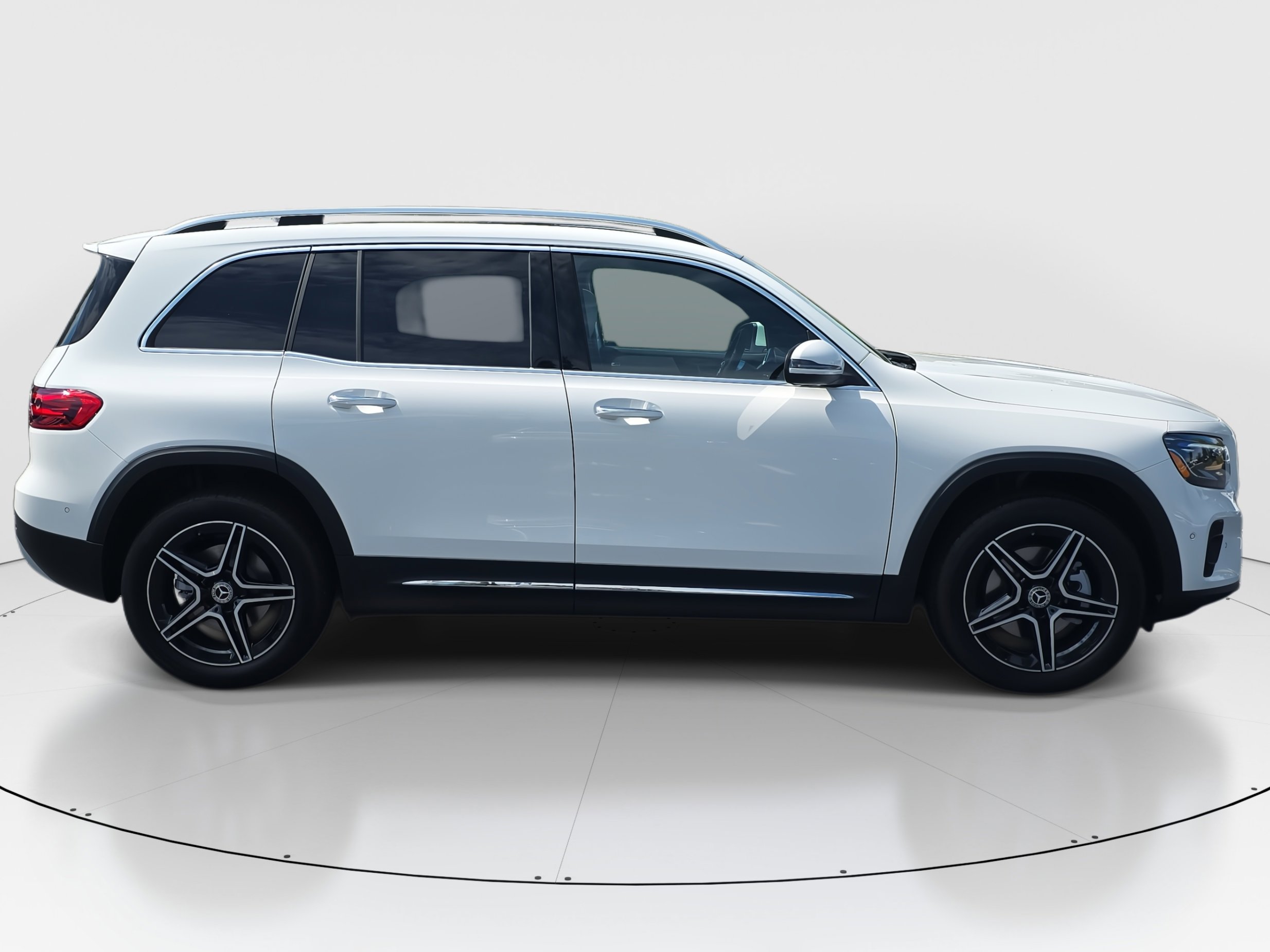 2026 Mercedes Benz GLB 250 photo 6